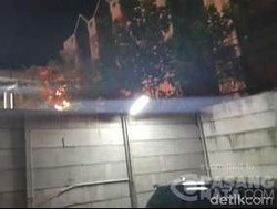 Kabel Listrik di Dekat Apartemen Latumenten Terbakar