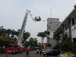 Generasi Baru Tim Pemadam, dari Srikandi Baruna hingga Skylift