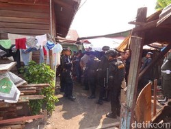 Gerebek Kampung Narkoba Polresta Pekanbaru Tangkap 14 Orang