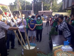 Ribuan Potong Tahu Formalin Sitaan Dimusnahkan di Depok