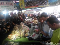 Jelang Buka Puasa, Ahok Sidak Pedagang Takjil di Bazar Ramadan Benhil