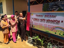 Kapolda Kalbar Blusukan Resmikan Taman Bacaan Bagi Anak-anak