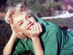 Mengintip Isi Laci Meja Rias Marilyn Monroe