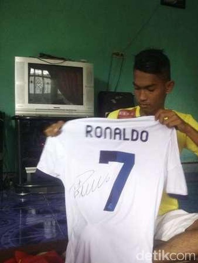 Martunis Anak  Angkat  Ronaldo  asal Aceh Kembali Diundang ke 