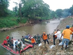 Ngabuburit Ala Kodam Jaya, Gandeng Pramuka Bersihkan Kali Ciliwung