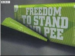 Pakai Kertas Corong, Wanita India Rasakan Kebebasan Kencing Seperti Pria