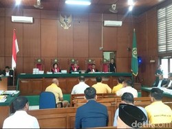 Yusril Cecar Saksi Ahli, Kubu Agung Protes