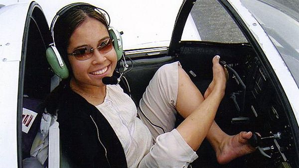 Potret Jessica, Pilot Tanpa Lengan yang Sukses Kendarai Pesawat dengan Kaki