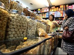 5 Toko Kue Kering di Pasar Ini Tawarkan Harga Ekonomis 5 Toko Kue Kering di Pasar Ini Tawarkan Harga Ekonomis