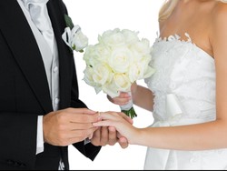 Pasangan Arab Ini Jadi Kontroversi karena Gelar Acara Lamaran di Kampus