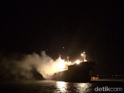Sebuah Kapal Kembali Terbakar di Perairan Karang Jamuang