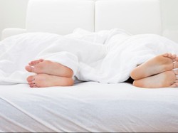 Pasutri Ingin Habiskan Malam Pertama di Hotel? Perhatikan Dulu Aturan Ini