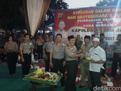 HUT Bhayangkara, Wakapolda Metro Hadiri Baksos dan Bukber di Manggarai
