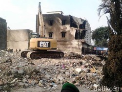 Malam ini, Tim Evakuasi Sisir Lokasi Cari Korban dan Amunisi