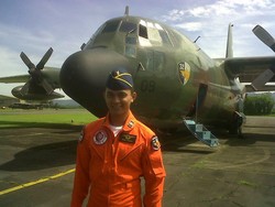 Kepingan Foto Kopilot Dian Sukma dan Pesawat Hercules