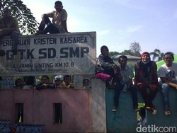 Warga Masih Berkerumun, Ingin Tonton Evakuasi Hercules Jatuh di Medan