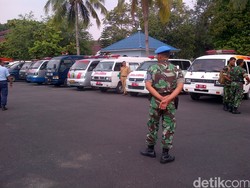 Tunggu Kedatangan Jenazah, 15 Ambulans Disiapkan di Lanud Roesmin Nurjadin