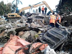 Puing Pesawat Disingkirkan dari Lokasi, Begini Penampakan Evakuasi Pagi ini