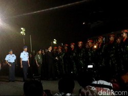 Penuh Haru, Jokowi Lepas 16 Jenazah Korban Hercules di Halim