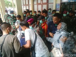 Begini Suasana Haru Keluarga Korban Hercules di RSUP Adam Malik