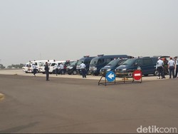 Siap Bawa Jenazah, Belasan Ambulans Siaga di Apron Base Ops Halim