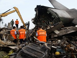 10 Senjata Laras Panjang dan 4 Kotak Peluru Ditemukan di Lokasi Jatuhnya Hercules