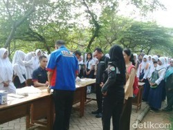 Ratusan Siswa SMAN 28 Cisauk Tangerang Dites Urine Narkoba