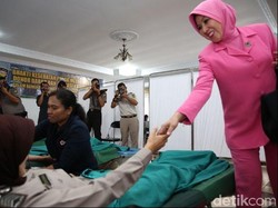 Ibu-ibu Bhayangkari Polda Metro Ikut Donorkan Darah