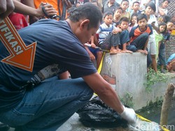 Orok Laki-laki Mengapung di Sungai Gegerkan Warga Semarang