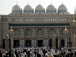 Berbuka Puasa di Madinah, Masjid Ramai dan Restoran Tutup Saat Isya