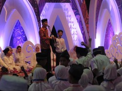 Buka Puasa Bareng Anak Yatim Piatu, Jokowi Ajak Tebak-tebakan Berhadiah