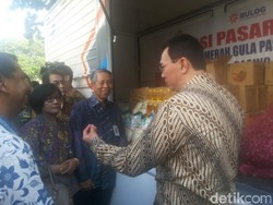 Buka Operasi Pasar Ramadan, Ahok Minta Transaksi Non Tunai