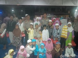 Blusukan ke Permukiman Padat di Pulogebang, Polsek Cakung Santuni Anak Yatim