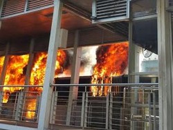 Ada TransJ Terbakar, Lalu Lintas di Jalan Salemba Macet