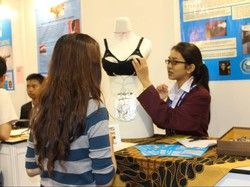 Begini Cara Kerja Bra Hitam Penampung ASI Karya Devika