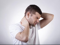 Muncul Nyeri di Kepala dan Leher Seperti Ditusuk Jarum, Apa Penyebabnya Dok?