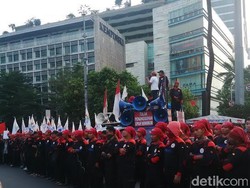 Buruh Demo di HI, Minta PP JHT Cair di Usia 56 Tahun Dicabut