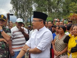 Didatangi Bupati Anas, Warga Kaki Gunung Raung Malah Protes