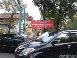 Entah Siapa yang Buat, Ada Spanduk Menolak Gojek di Pondok Jaya Bintaro