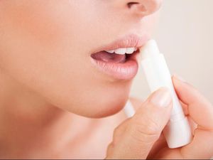 Bibir Kering dan Pecah-pecah Selama Puasa? Atasi dengan Cara Ini Bibir Kering dan Pecah-pecah Selama Puasa? Atasi dengan Cara Ini