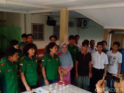 Polisi Tes Urin Penghuni Panti Asuhan Disabilitas di Depok