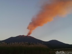 Daftar Penerbangan di Ngurah Rai yang Cancel karena Letusan Gunung Raung