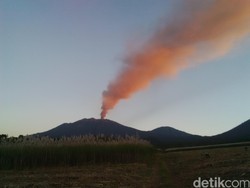 Dampak Abu Gunung Raung, Bandara Lombok dan Ngurah Rai Masih Ditutup