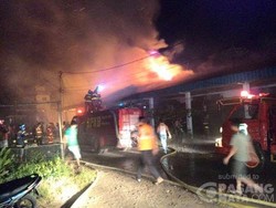 Kebakaran Landa Pasar Baru Singkawang, 8 Ruko Hangus Dilalap Api