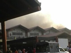 Video Asap Hitam Membubung Tinggi di Atas Bandara Cengkareng
