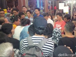 Kesal Tak Ada Kejelasan Terbang, Penumpang Minta Uang Tiket Dikembalikan