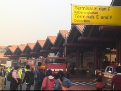 Damkar Masih Berusaha Padamkan Api di Terminal 2E Bandara Cengkareng