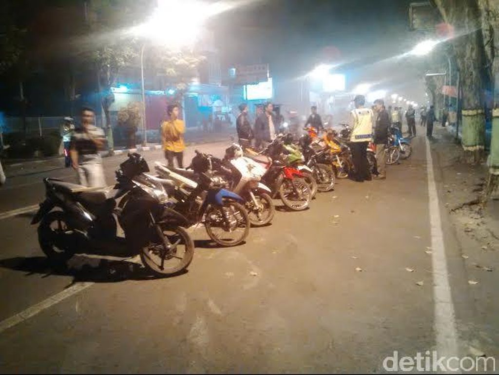 Senjata Makan Tuan, Knalpot Bising Jagoan Jalanan Senjata Makan Tuan, Knalpot Bising Jagoan Jalanan