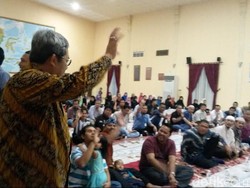 Buka Puasa Bersama di Jeddah, Aher Semangati Buruh Migran agar Kerja Keras