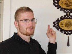 Kisah Abrahamsen, Jadi Mualaf Setelah Selamat dari Pembantaian di Norwegia